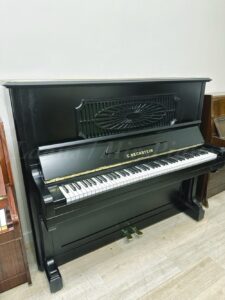 Пианино С. Bechstein. Магазин Пианино-Рояли напротив московской консерватории.