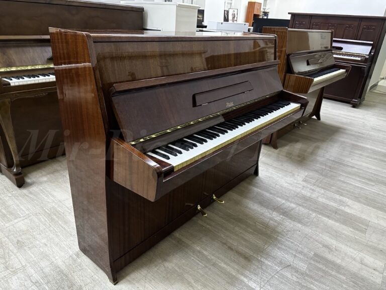 Пианино Rösler. Магазин Пианино-Рояли напротив московской консерватории