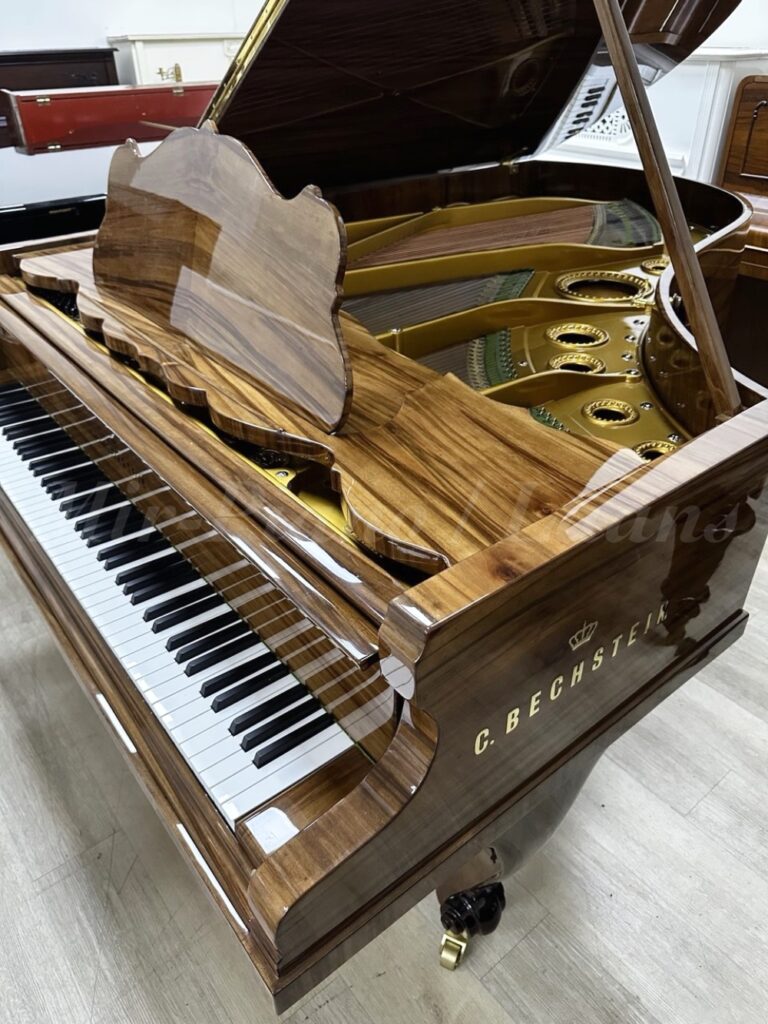 Салонный рояль C. Bechstein. Магазин Пианино-Рояли напротив московской консерватории.