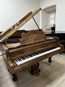 Салонный рояль C. Bechstein. Магазин Пианино-Рояли напротив московской консерватории.