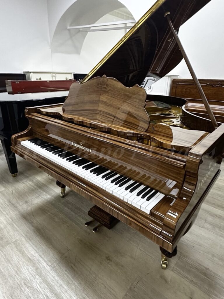 Салонный рояль C. Bechstein. Магазин Пианино-Рояли напротив московской консерватории.