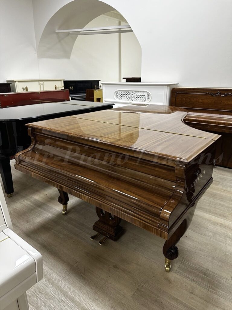 Салонный рояль C. Bechstein. Магазин Пианино-Рояли напротив московской консерватории.