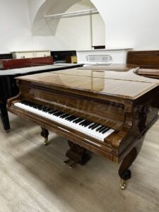 Салонный рояль C. Bechstein. Магазин Пианино-Рояли напротив московской консерватории.