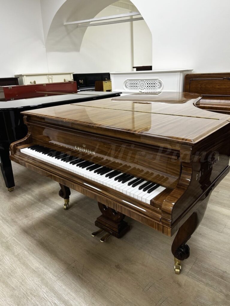 Салонный рояль C. Bechstein. Магазин Пианино-Рояли напротив московской консерватории.