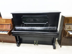Пианино С. Bechstein. Магазин Пианино-Рояли напротив московской консерватории.